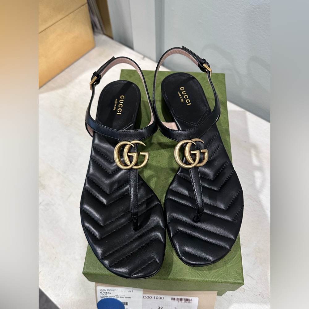 Gucci Thong Leather Sandals